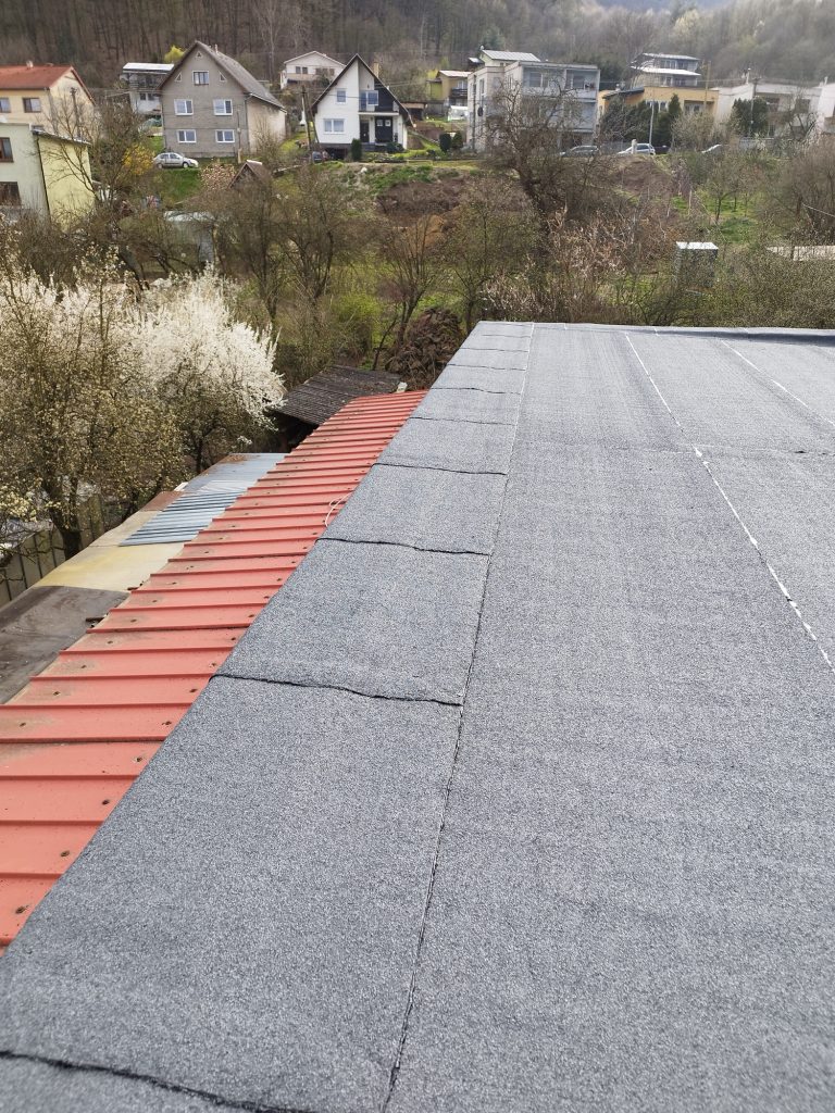 Strecha s pekným novým hydroizolačným povrchom